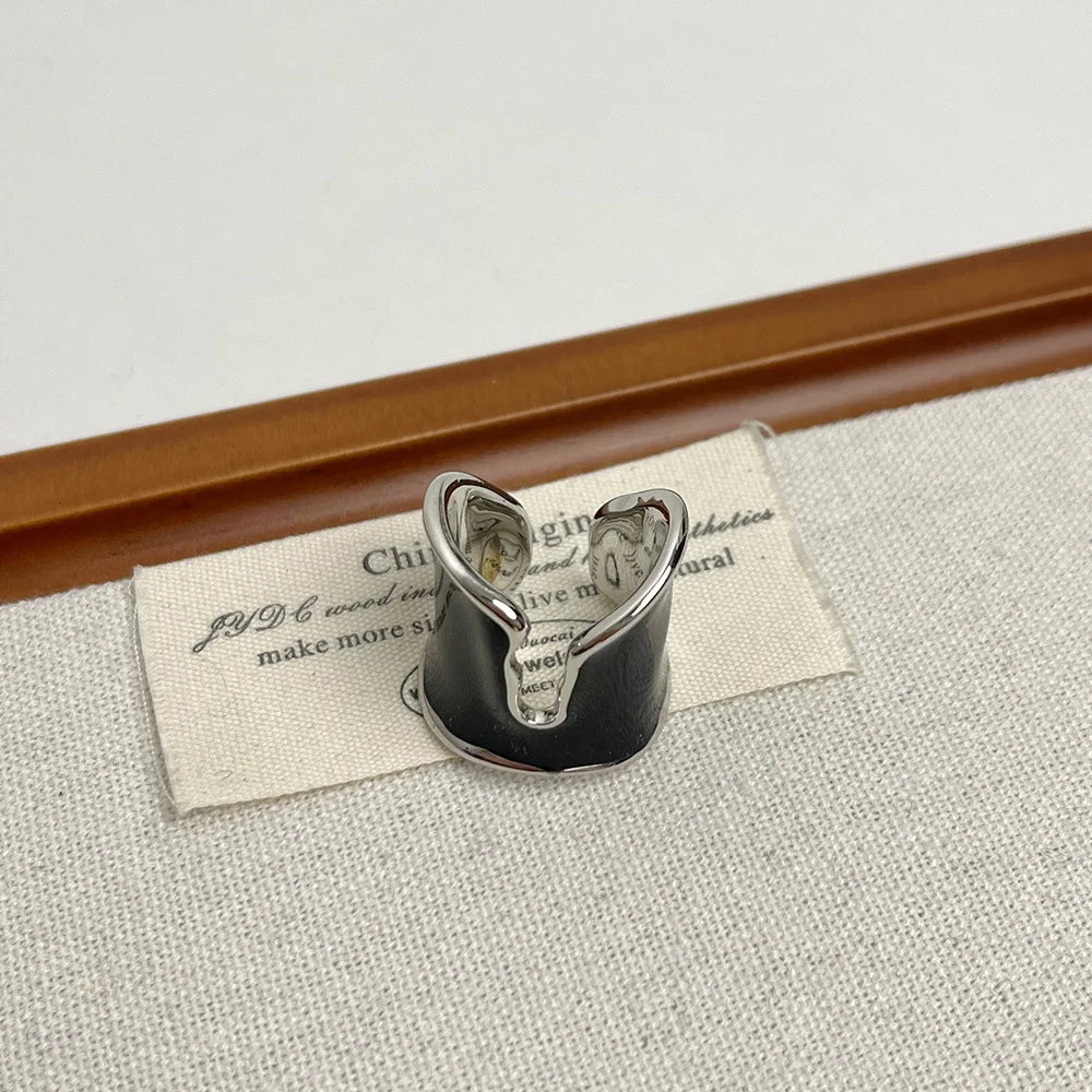 Statement Asymmetric Ring