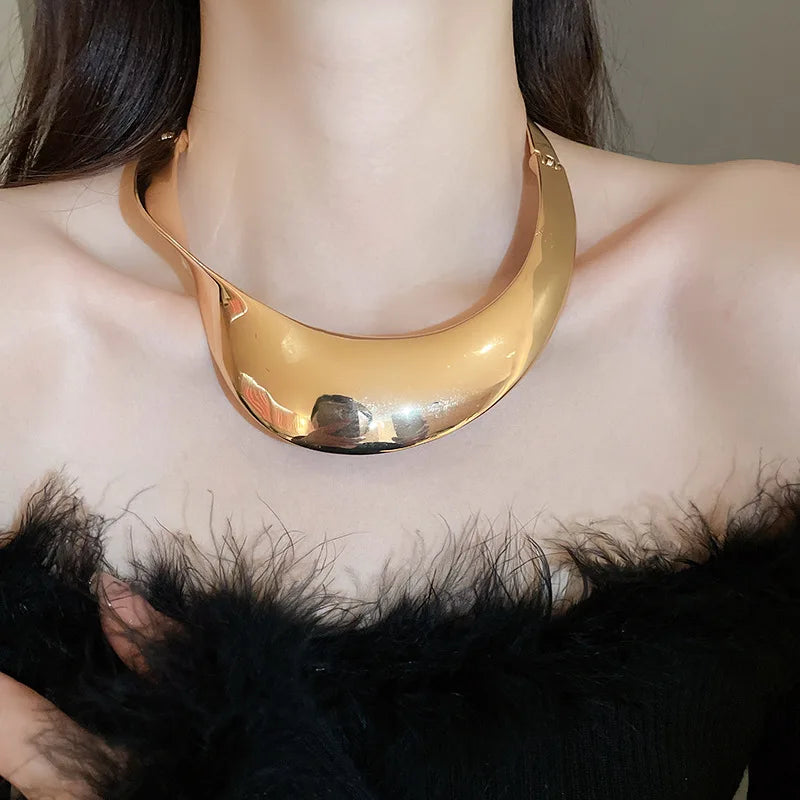Asymmetric Twisted Choker Necklace