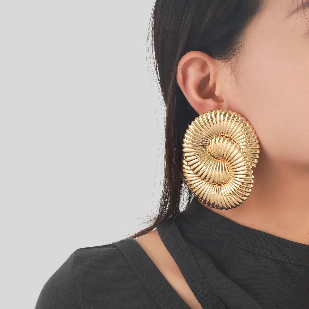 Metal Twisted Ripple Geometric Stud Earrings