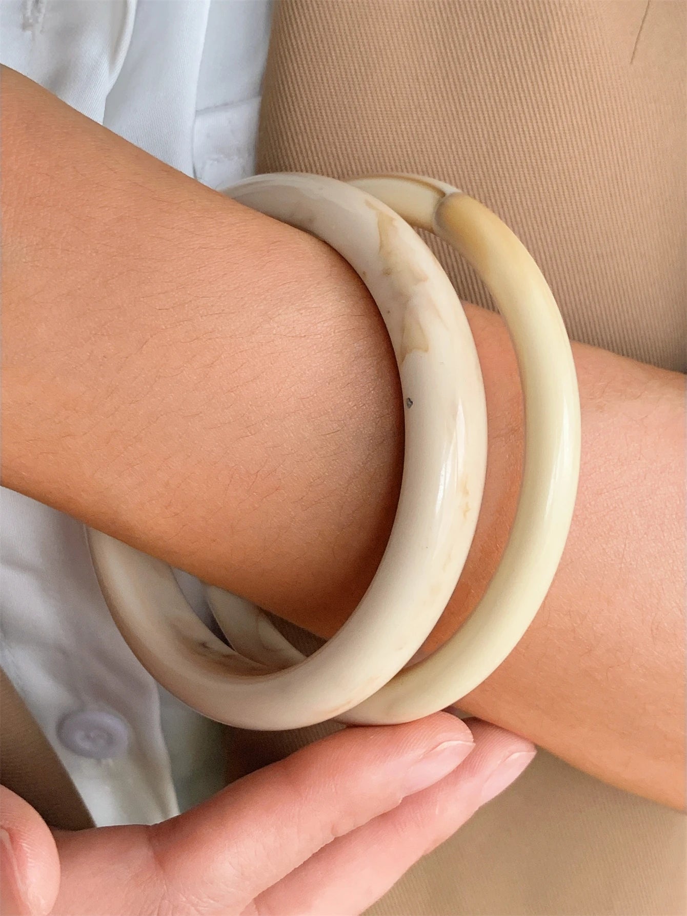 2 Piece Set Resin Bangle Bracelets