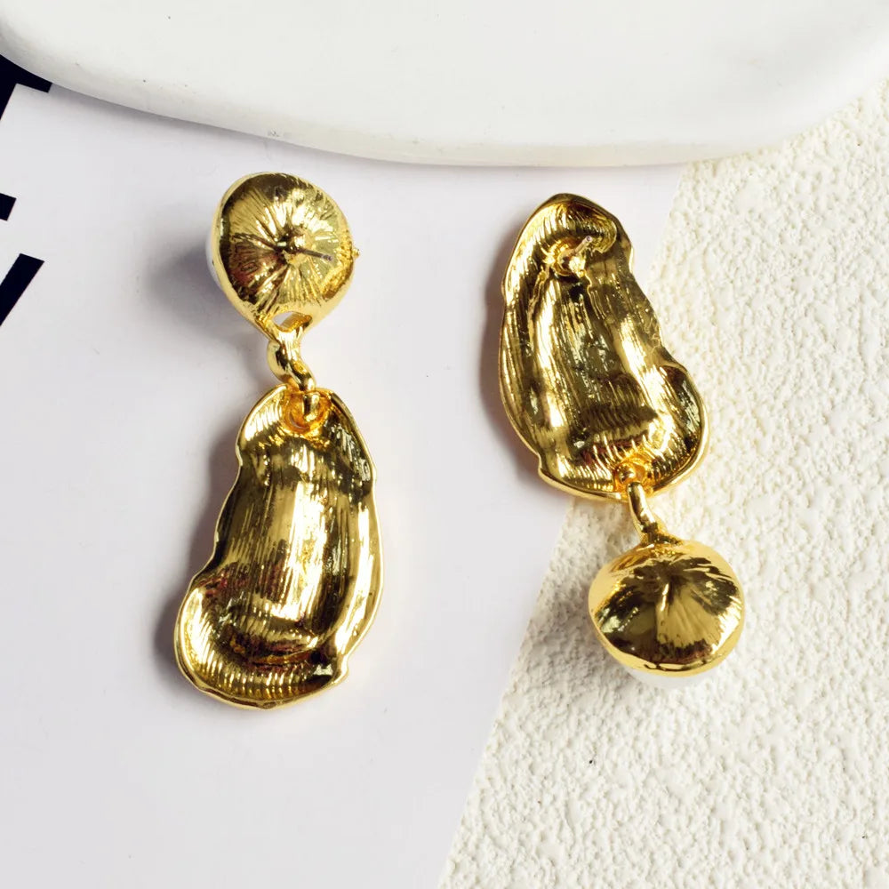 Surrealist Ear Shaped Dangle Earrings With Peal