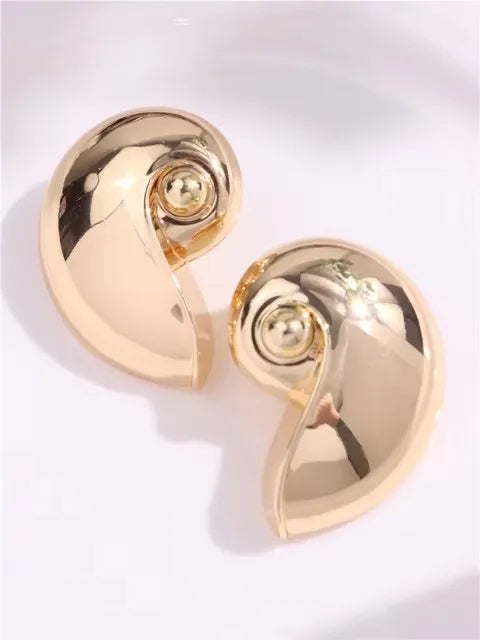 Statement Conch Pendant Necklace & Earrings
