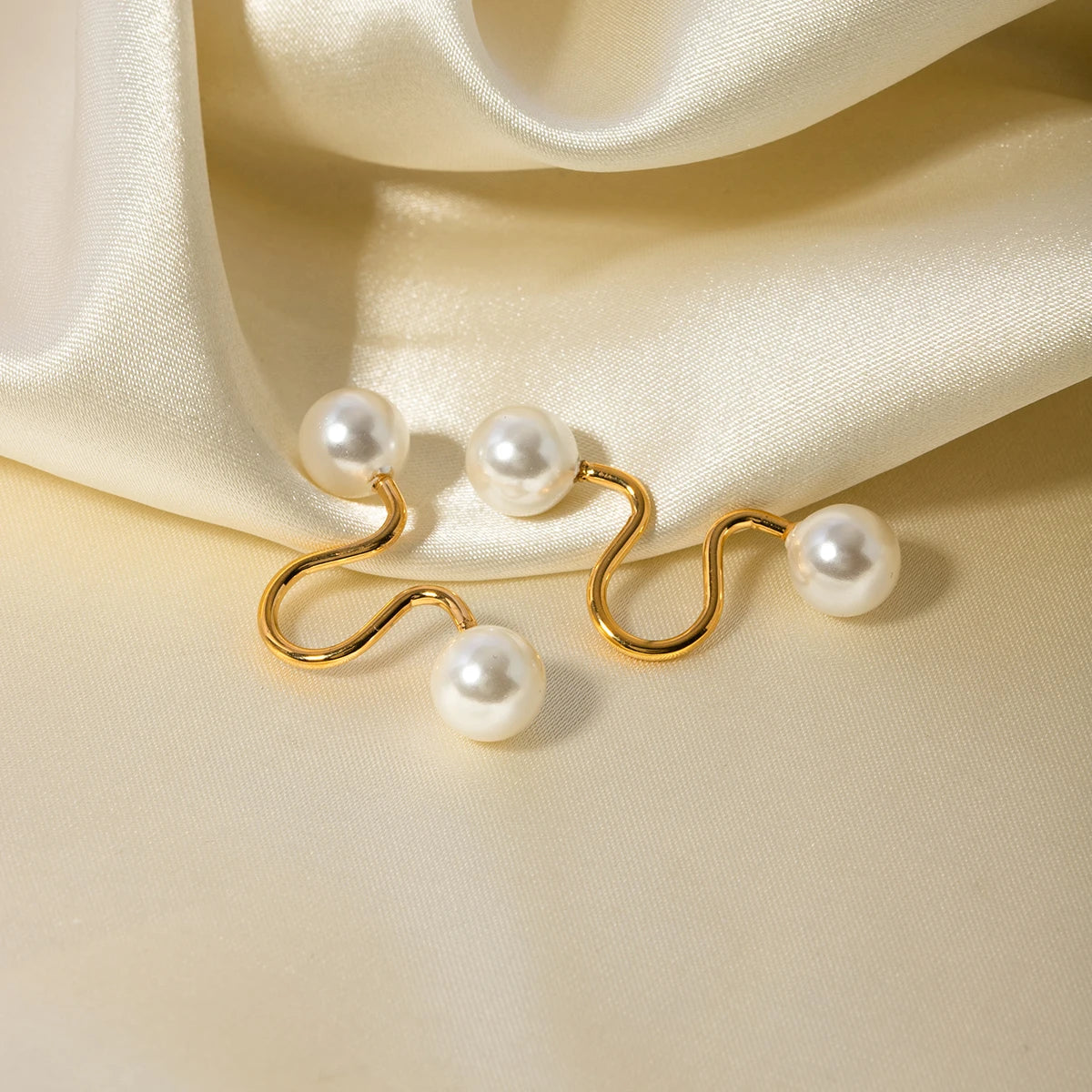 Ear cuff with Pearls 18K Gold Plated