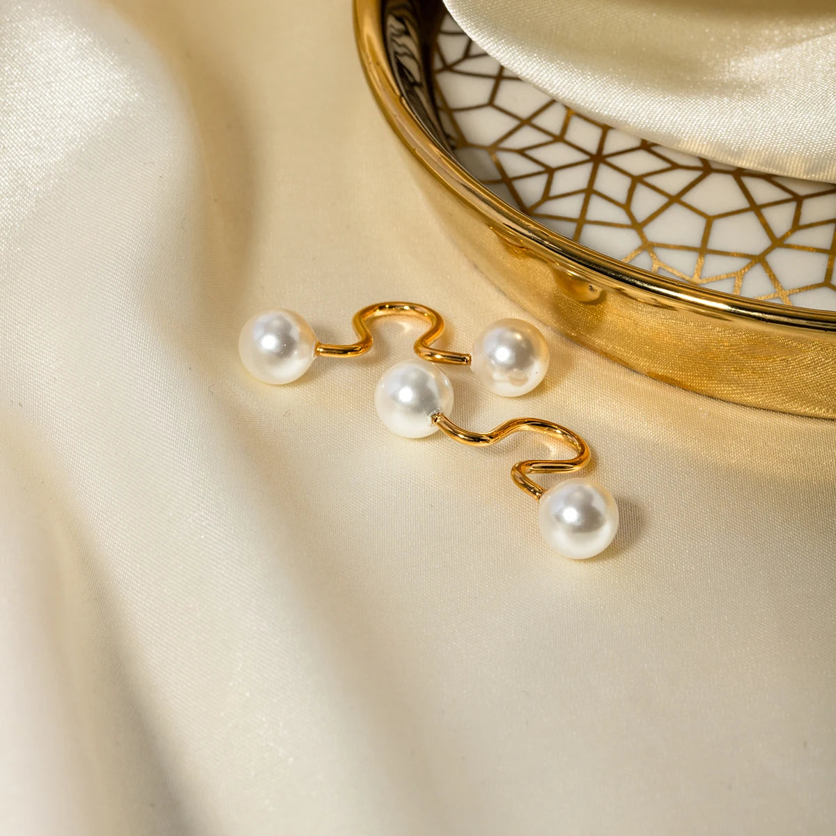 Ear cuff with Pearls 18K Gold Plated