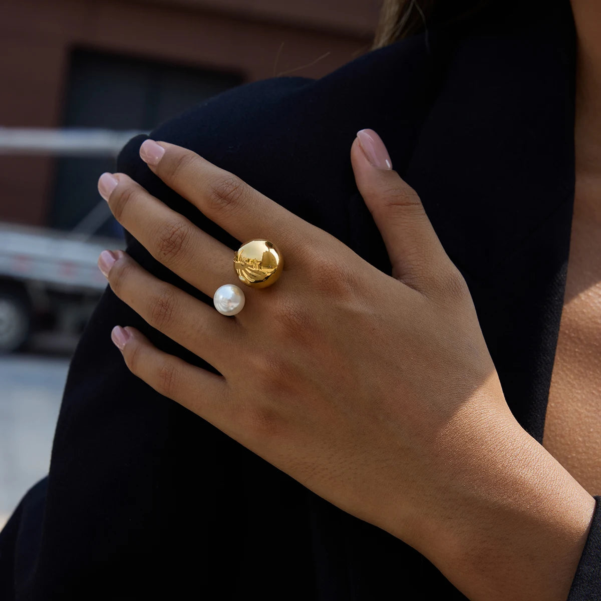 Pearl Asymmetric Spherical Rings