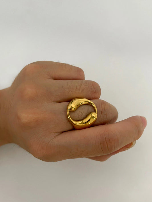 Wavy Circle Gold Plated Round Hollow Ring