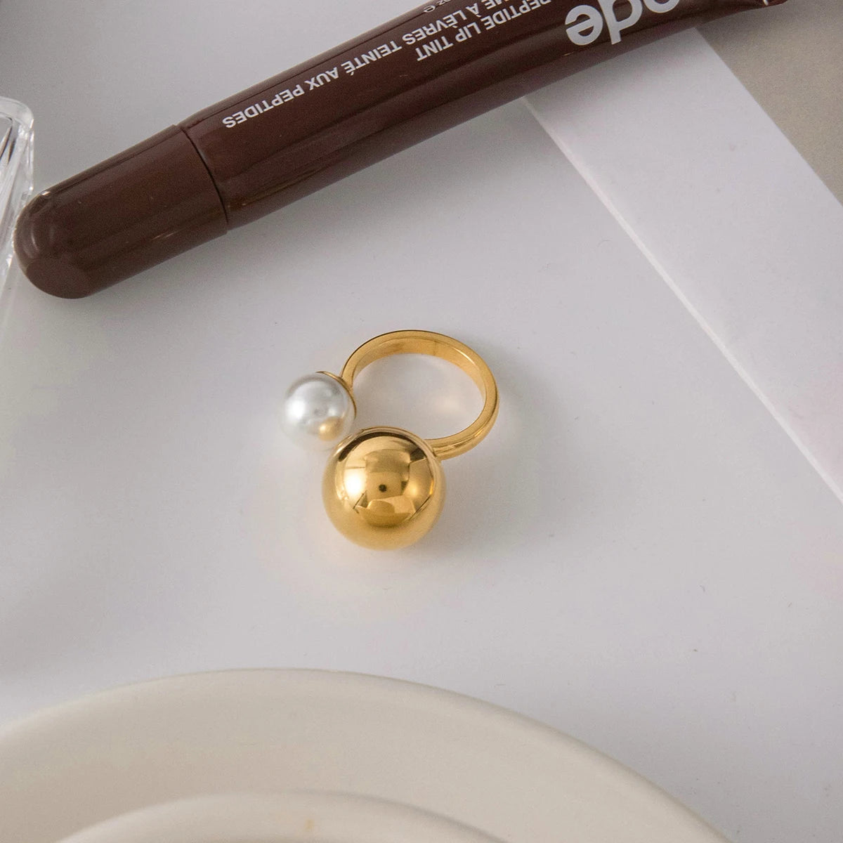 Pearl Asymmetric Spherical Rings
