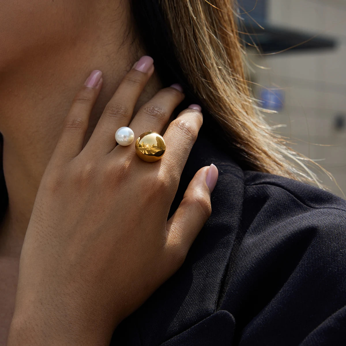 Pearl Asymmetric Spherical Rings