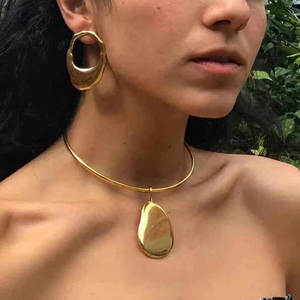 Irregular Metal Smooth Geometric Pendant Choker Necklace
