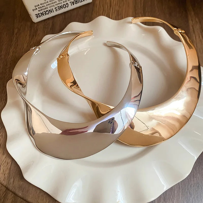 Asymmetric Twisted Choker Necklace