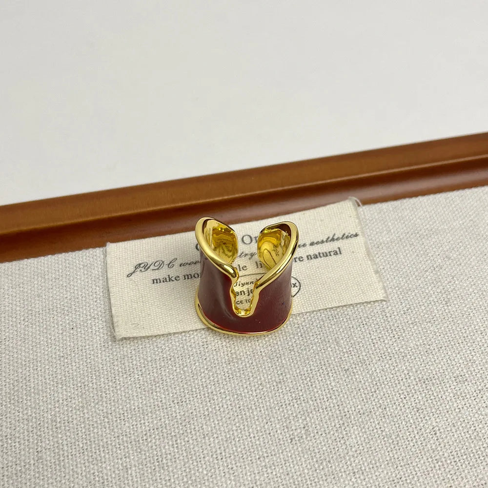 Statement Asymmetric Ring
