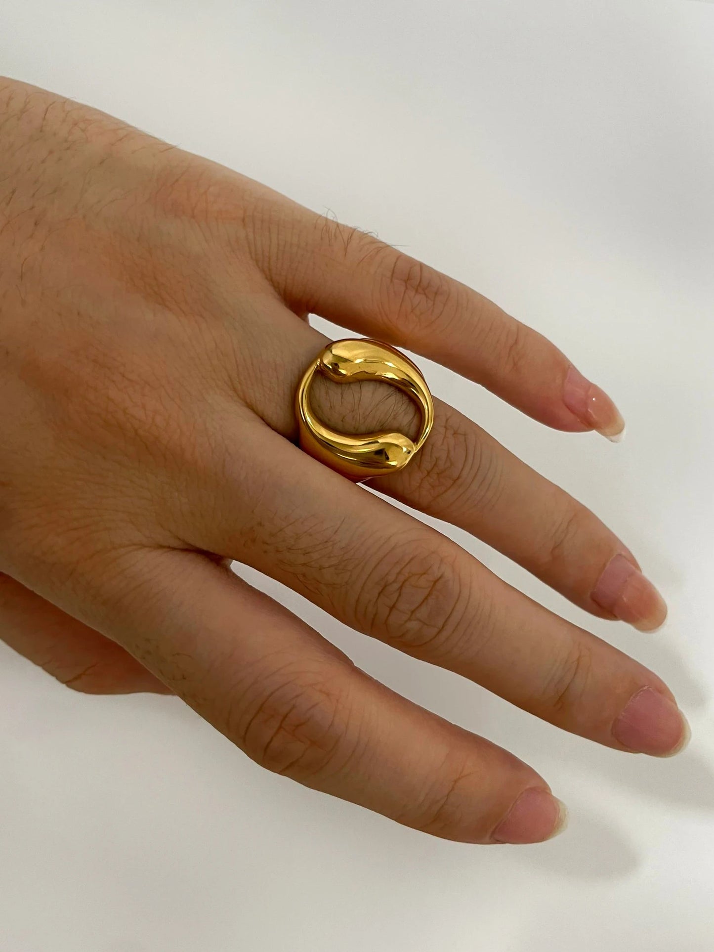 Wavy Circle Gold Plated Round Hollow Ring