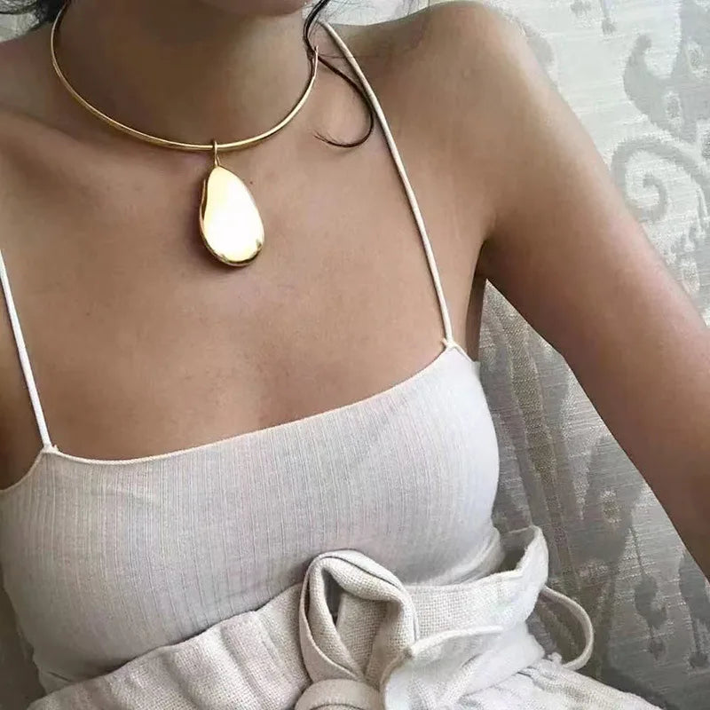 Irregular Metal Smooth Geometric Pendant Choker Necklace