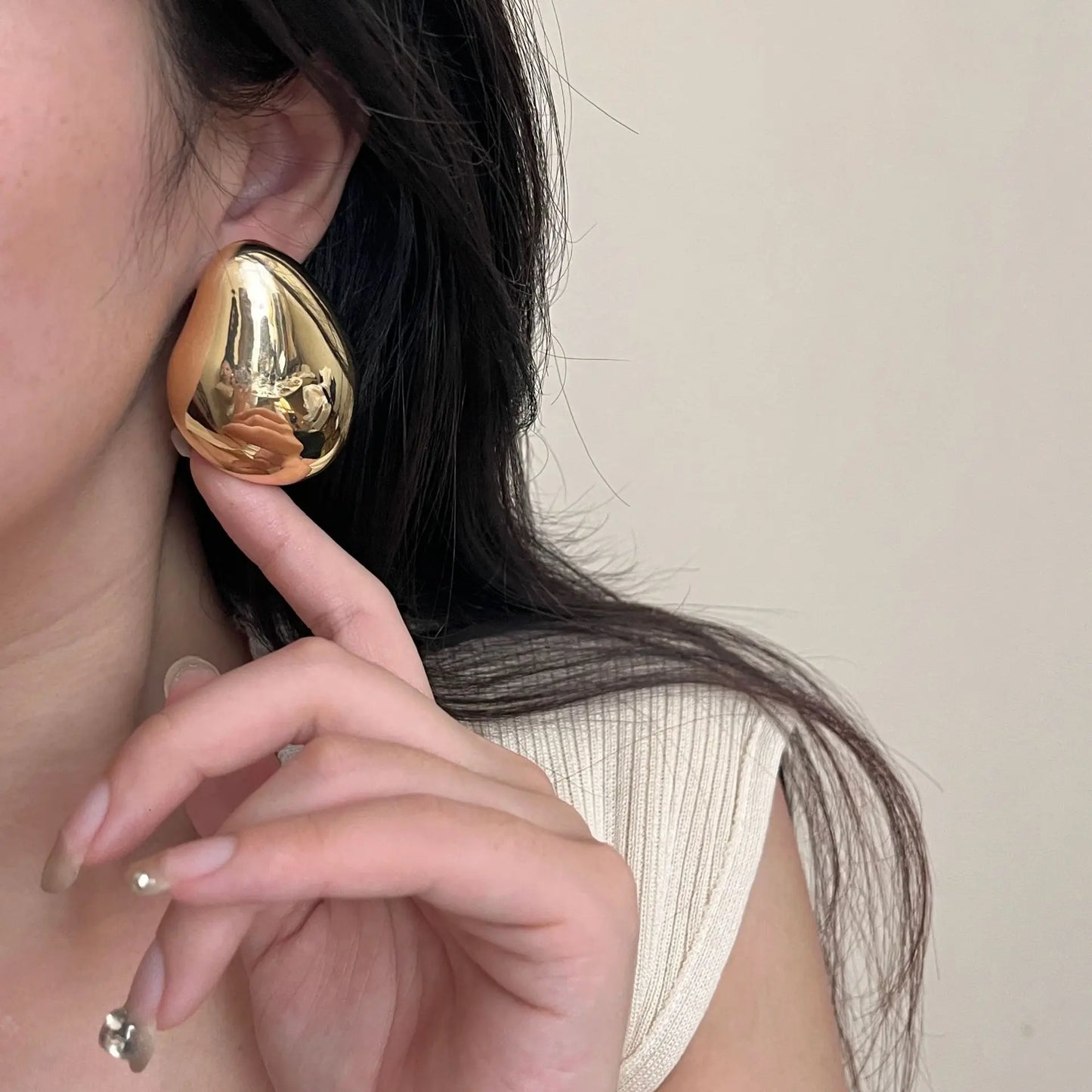 Egg Shaped Round Earrings