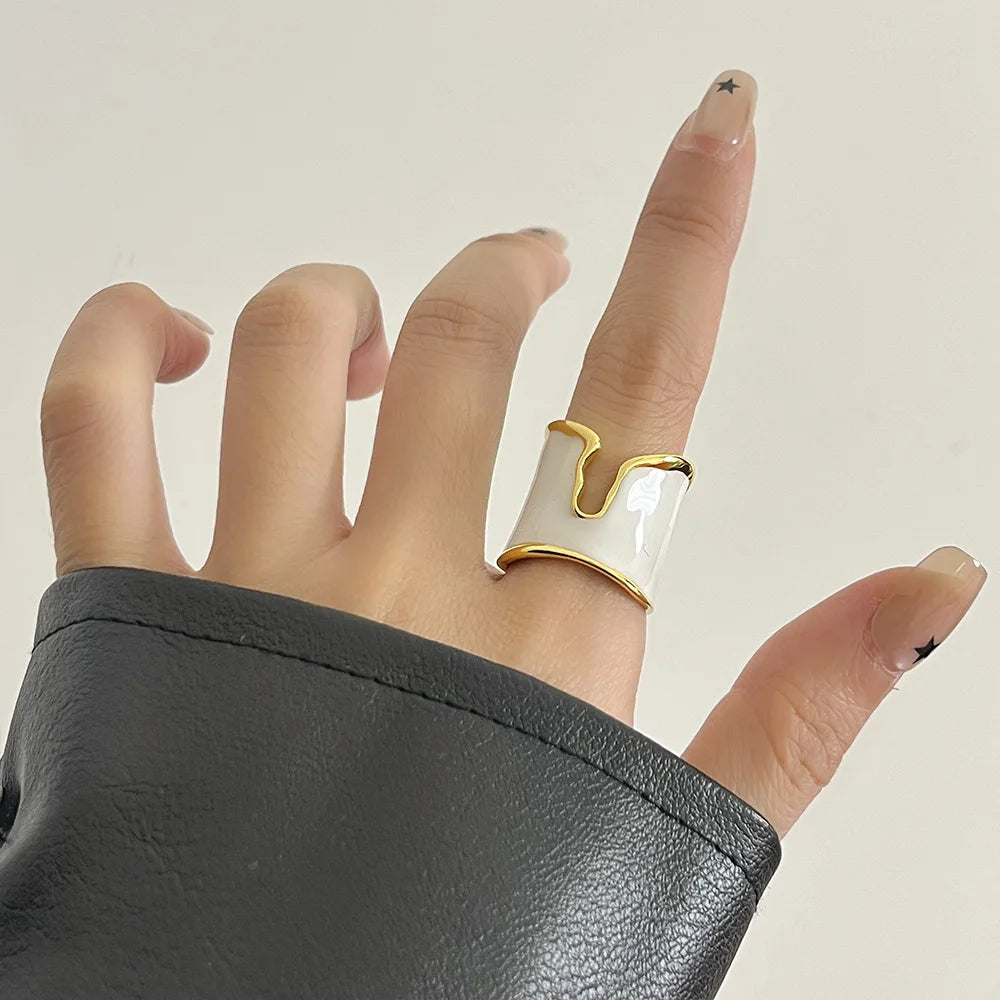 Statement Asymmetric Ring
