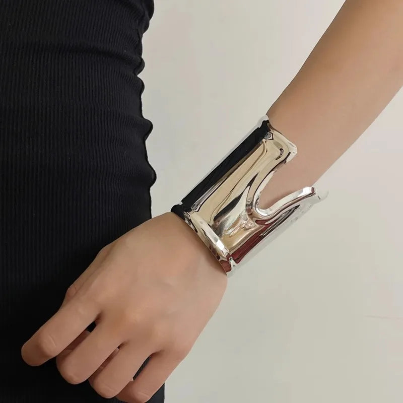 Assimmetric Oversize Bracelet