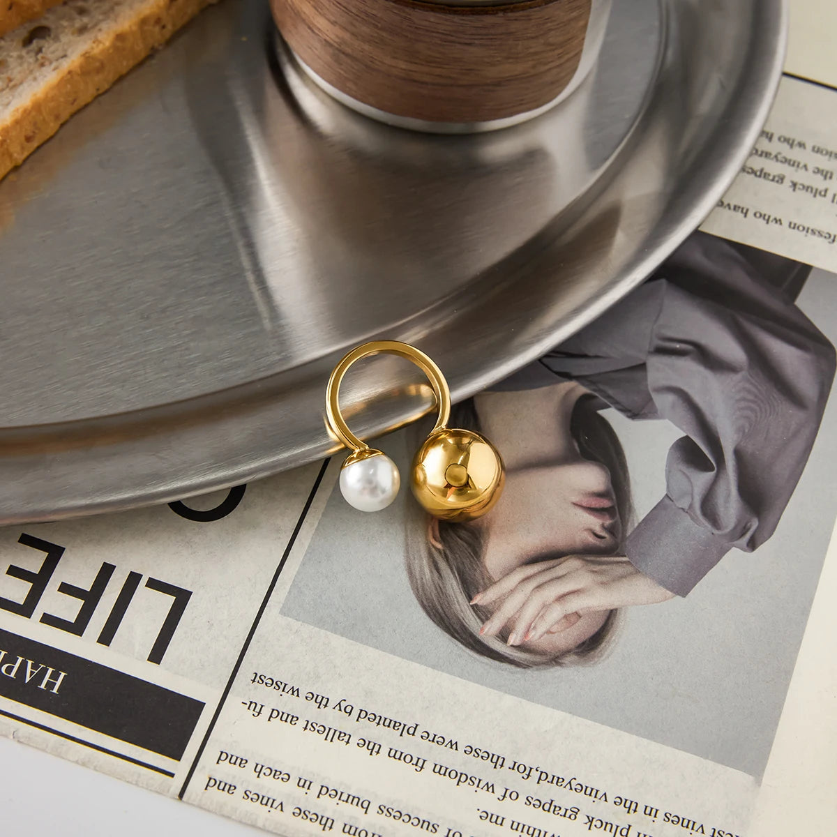 Pearl Asymmetric Spherical Rings