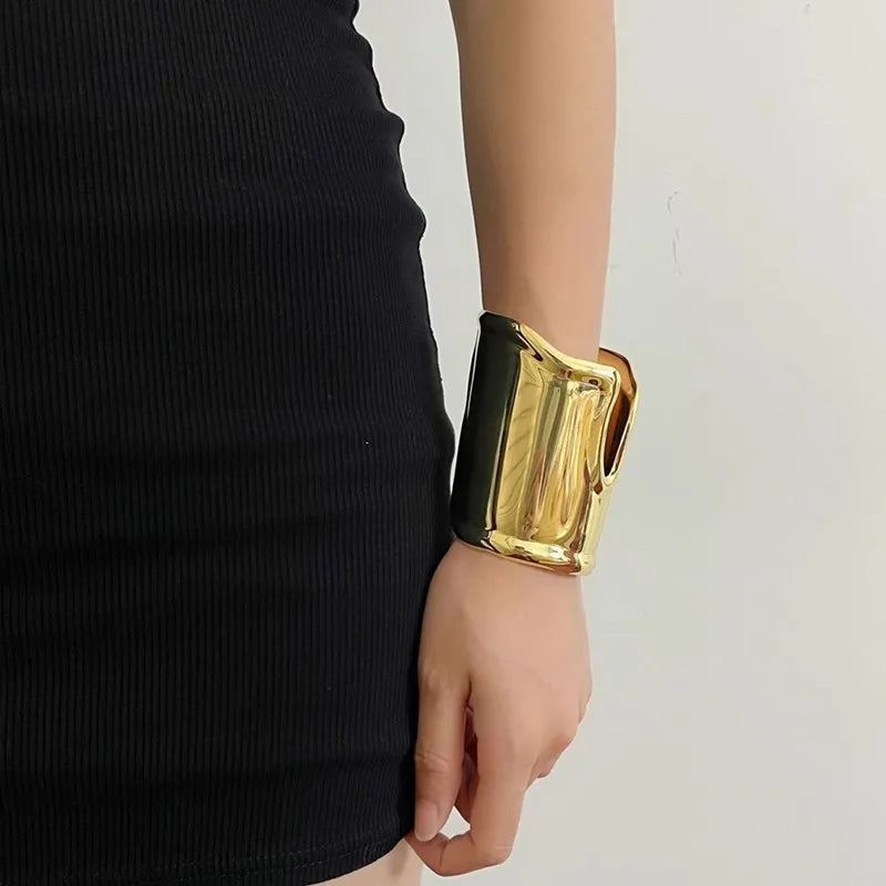 Assimmetric Oversize Bracelet