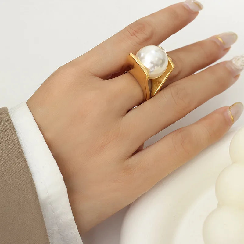 V Shape Pearl Ring