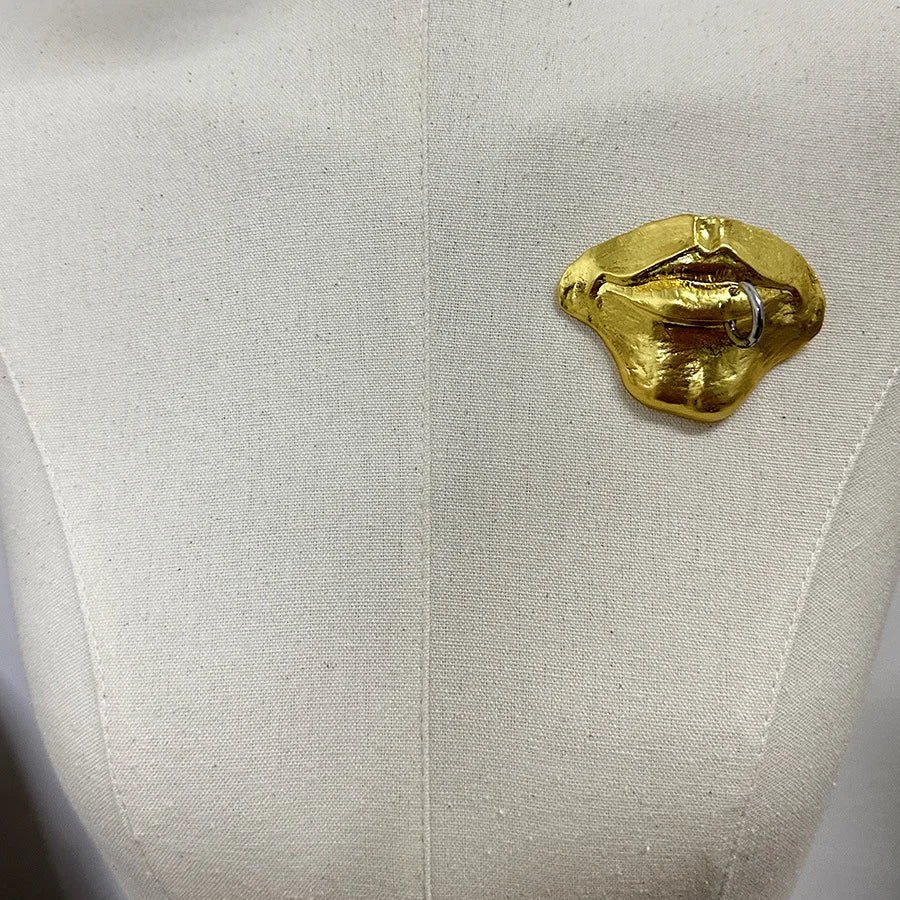 Surrealist Schiaparelli Style 18K Gold Plated Mouth Shaped Brooch