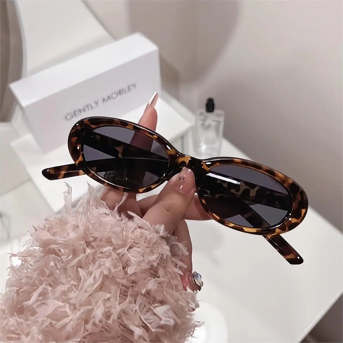 Vintage Style Oval Sunglasses