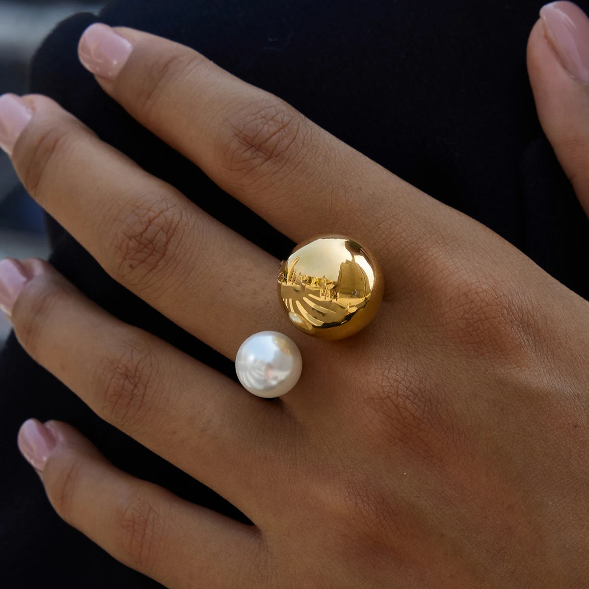 Pearl Asymmetric Spherical Rings