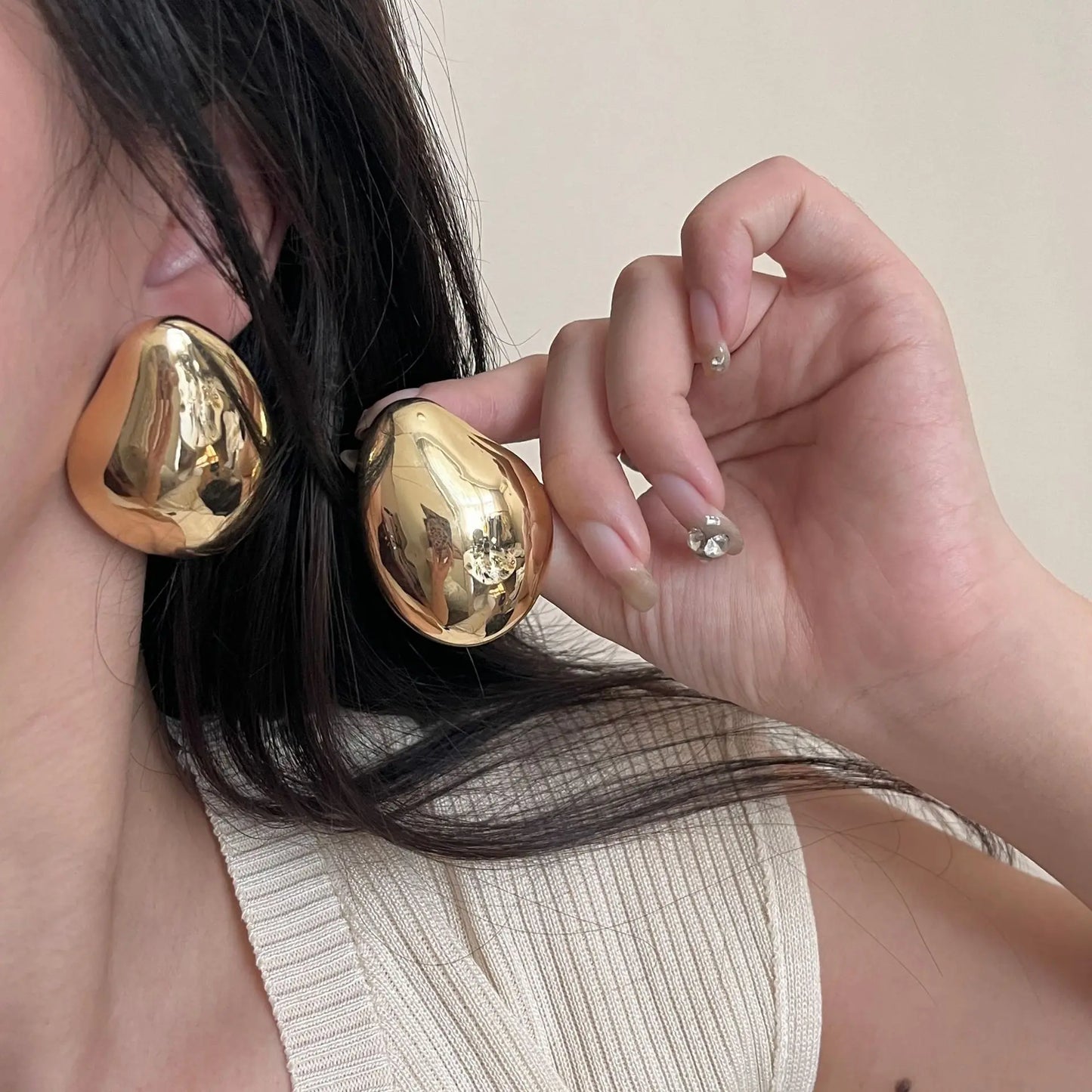 Egg Shaped Round Earrings