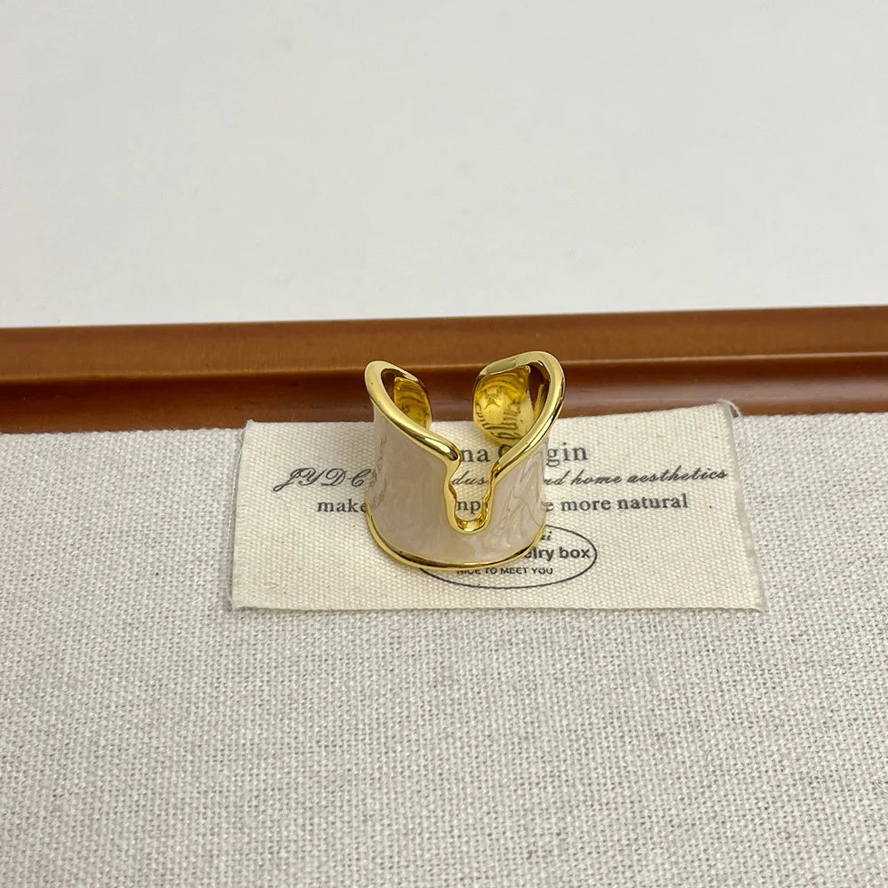 Statement Asymmetric Ring